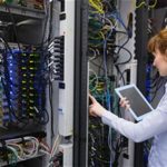 Técnico de informática da M2 Tecnologia localizada no belenzinho, reparando computador notebook em São Paulo no bairro de santana zona norte SP